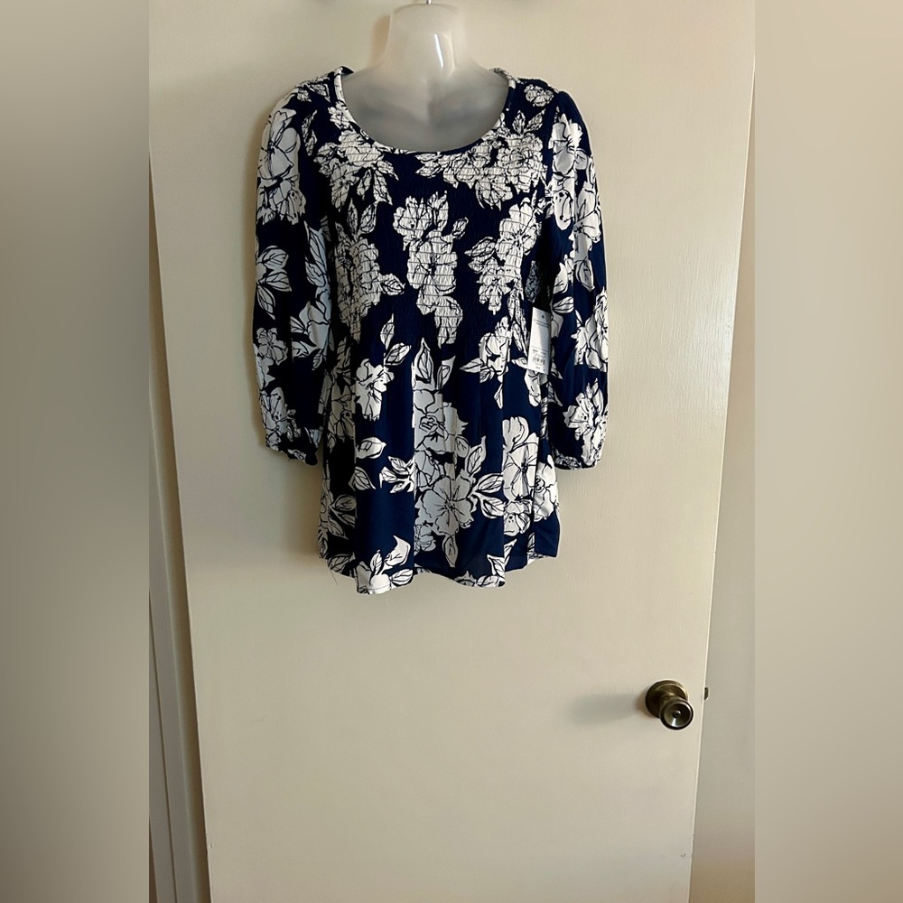 NWT Croft & Barrow Navy Blue White Floral Top SZ S​ - Picture 3 of 16